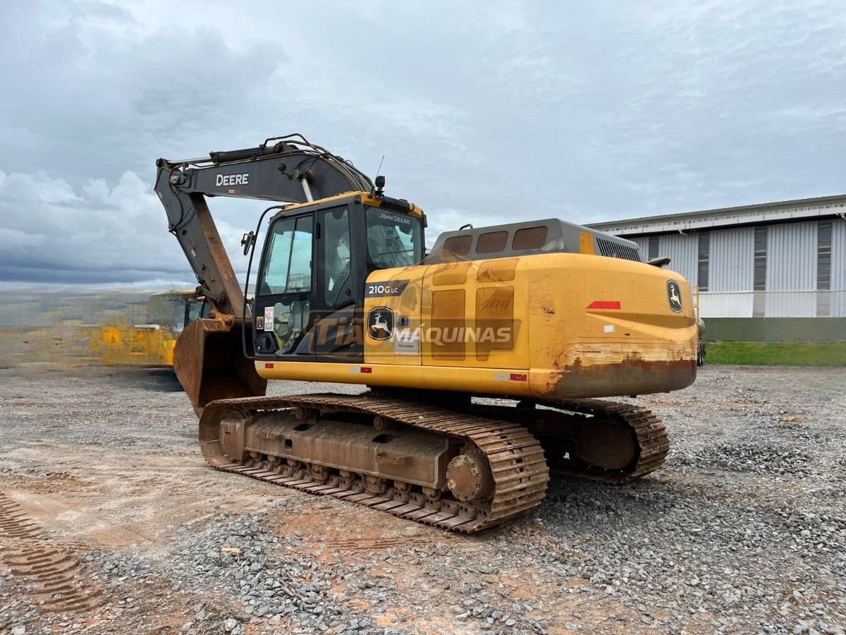 Escavadeira John Deere 210G 2022