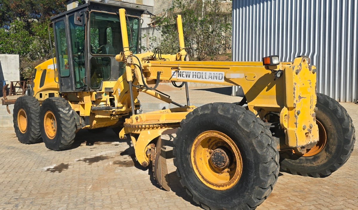 Motoniveladora New Holland RG 170B 2008