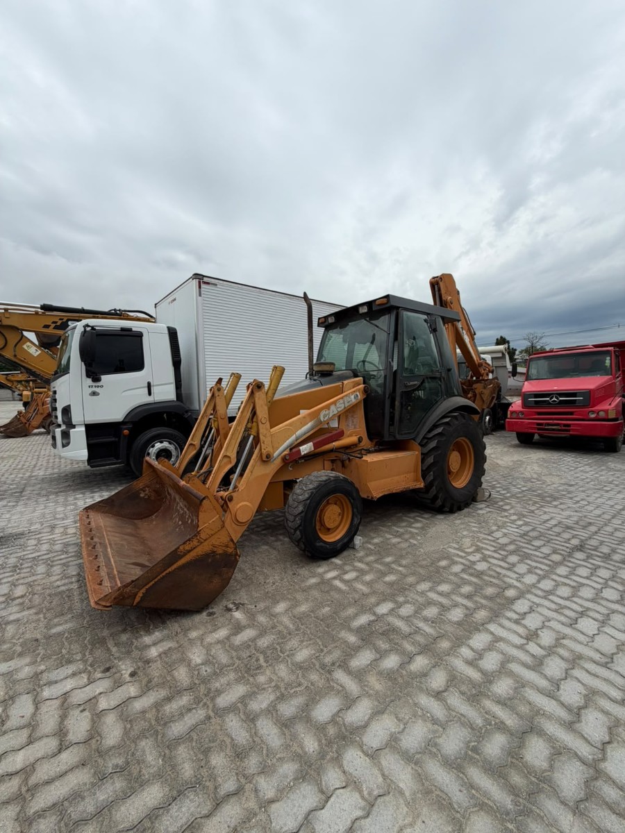 Retroescavadeira Case 580M 2011