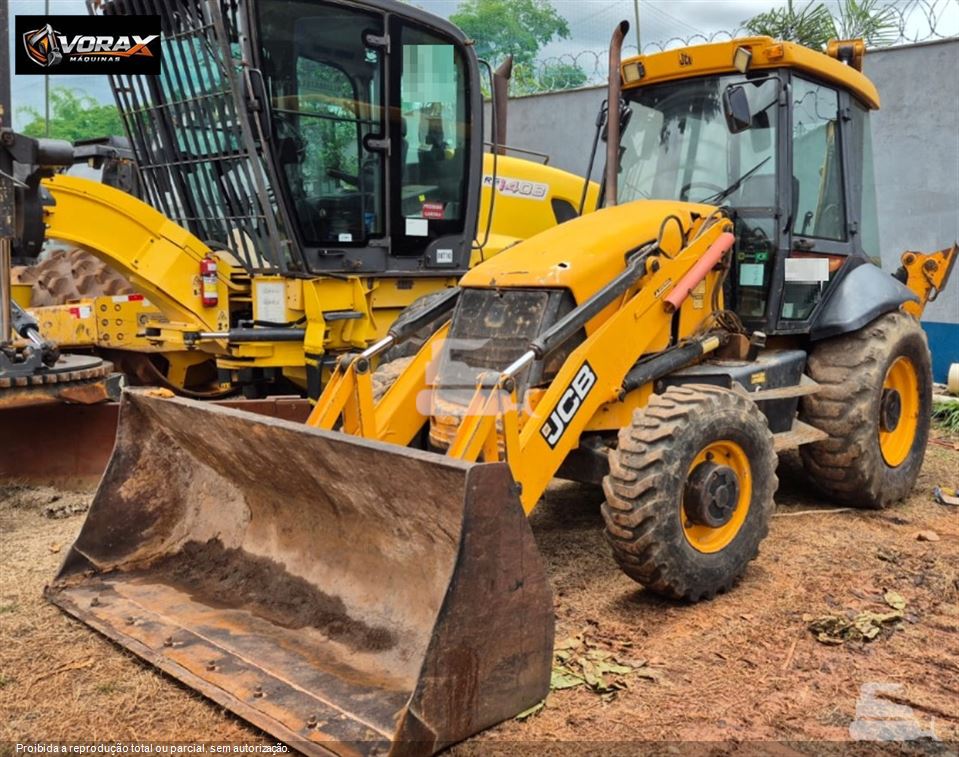 Retroescavadeira JCB 3C 2012