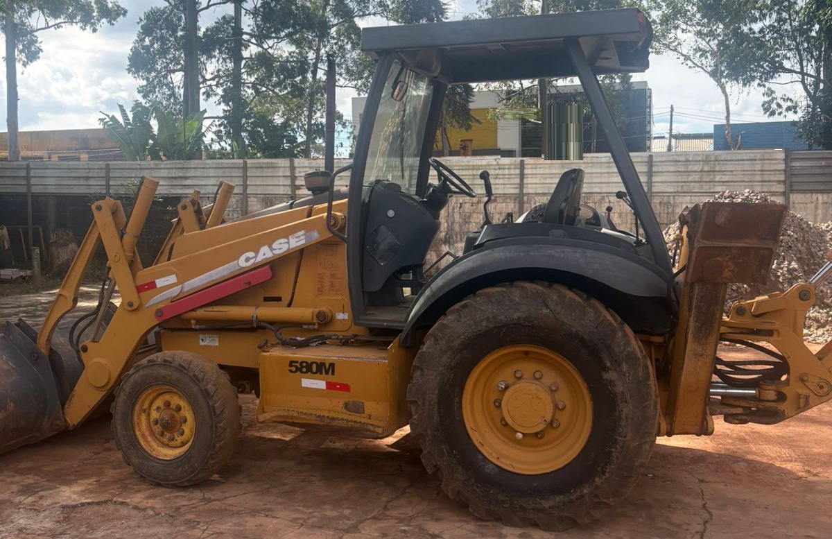 Retroescavadeira Case 580M 2009