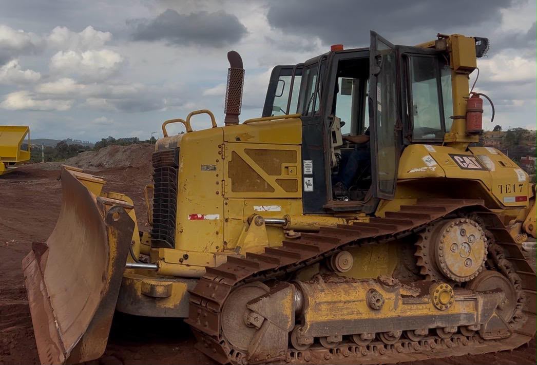 Trator de esteira Caterpillar D6N 2012