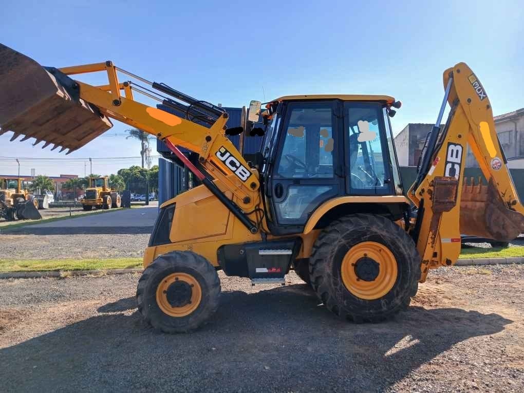 Retroescavadeira JCB 3CX 2021