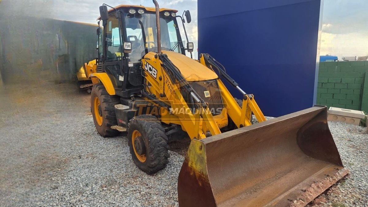 Retroescavadeira JCB 3CX 2022
