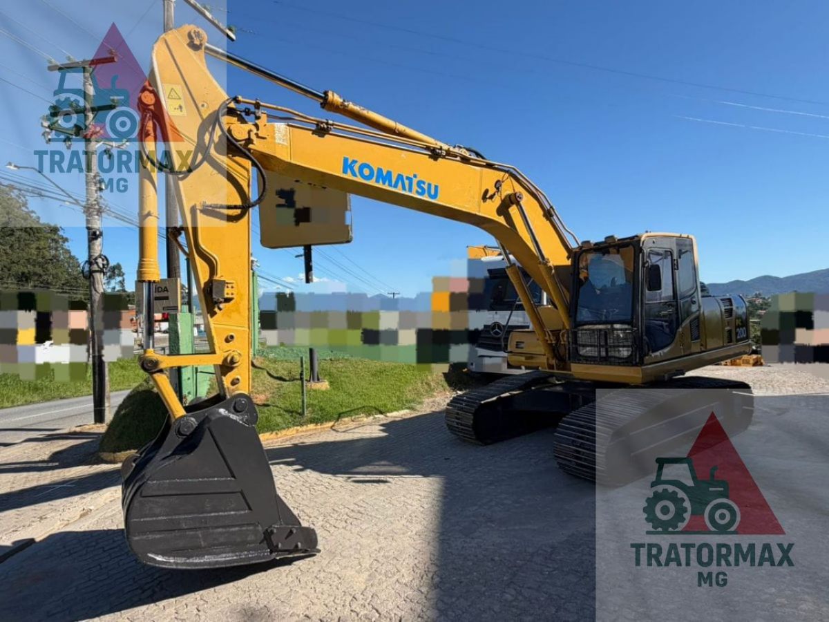 Escavadeira Komatsu PC200 2014