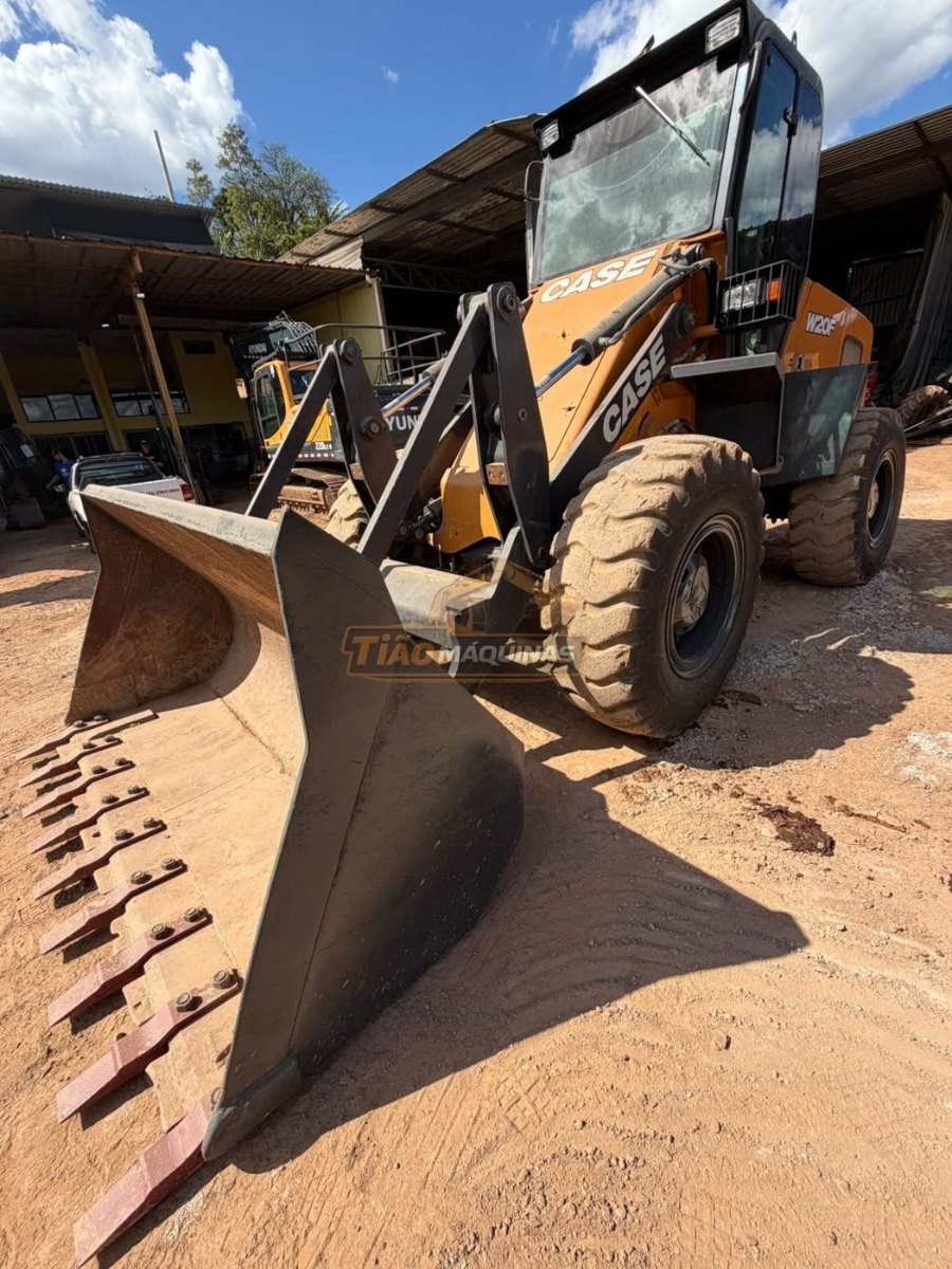 Pá Carregadeira Case W20F 2021