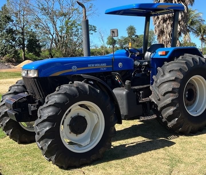 Trator agrícola New Holland NH7630 2022