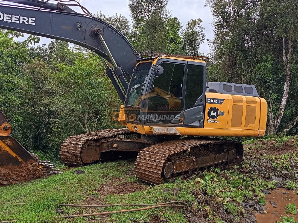 Escavadeira John Deere 210G LC 2022