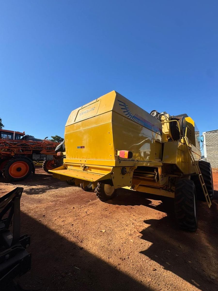 Colheitadeira New Holland TC 59 2002