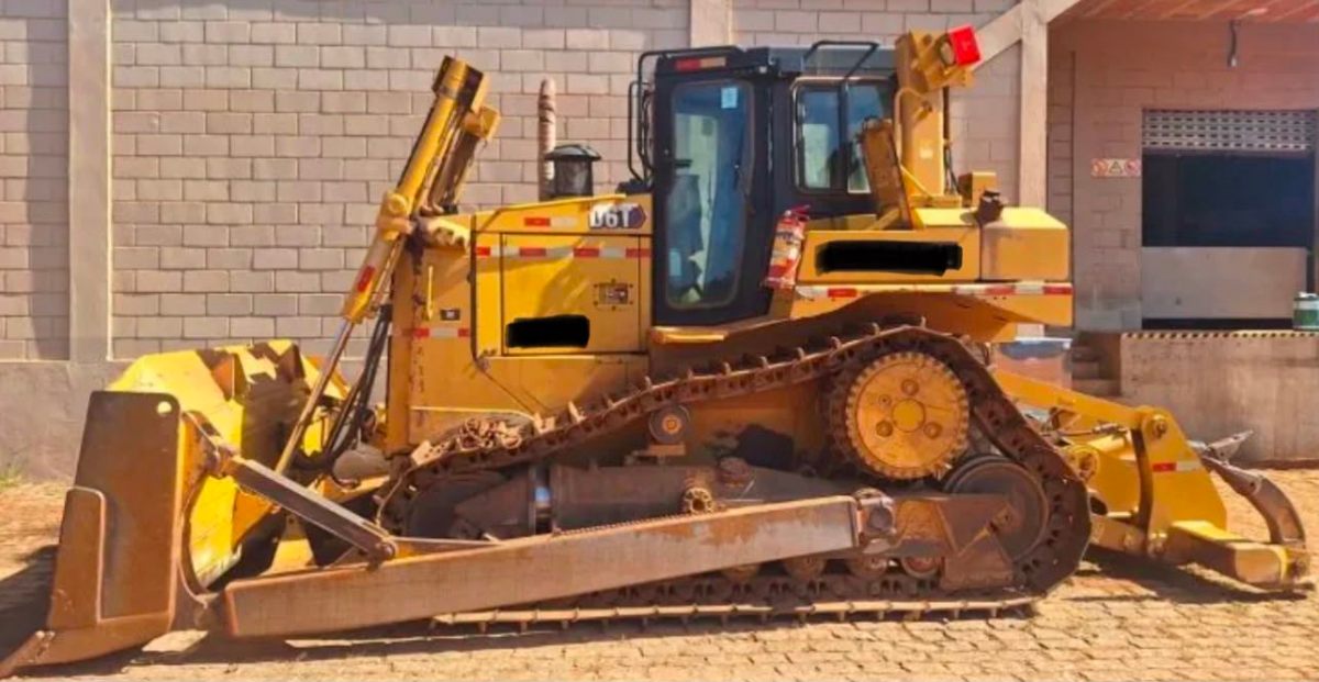 Trator de esteira Caterpillar D6T 2023