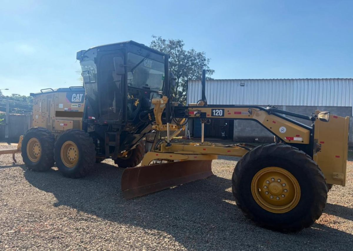 Motoniveladora Caterpillar 120 2020