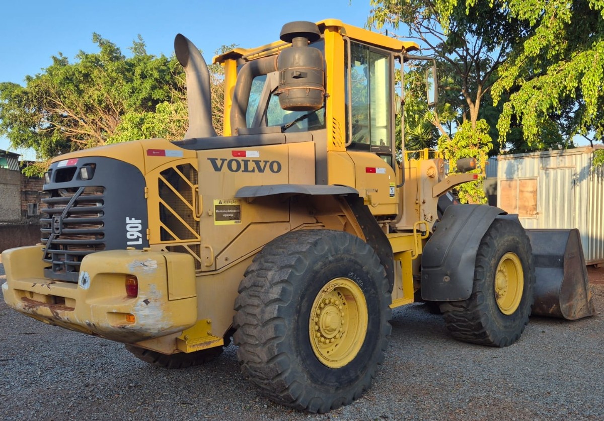 Pá Carregadeira Volvo L90F 2015