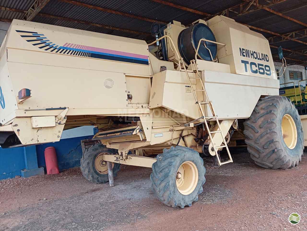 Colheitadeira New Holland TC 59 2001
