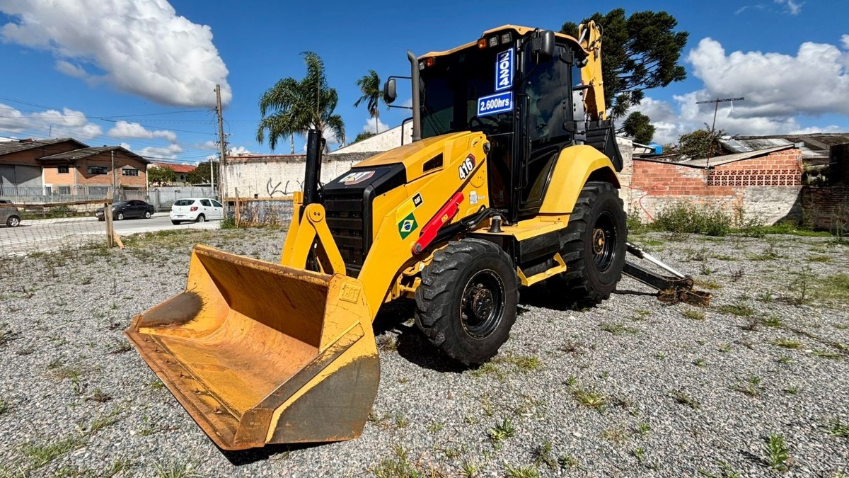 Retroescavadeira Caterpillar 416 2024