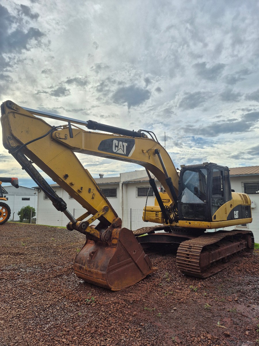 Escavadeira Caterpillar 320 2007