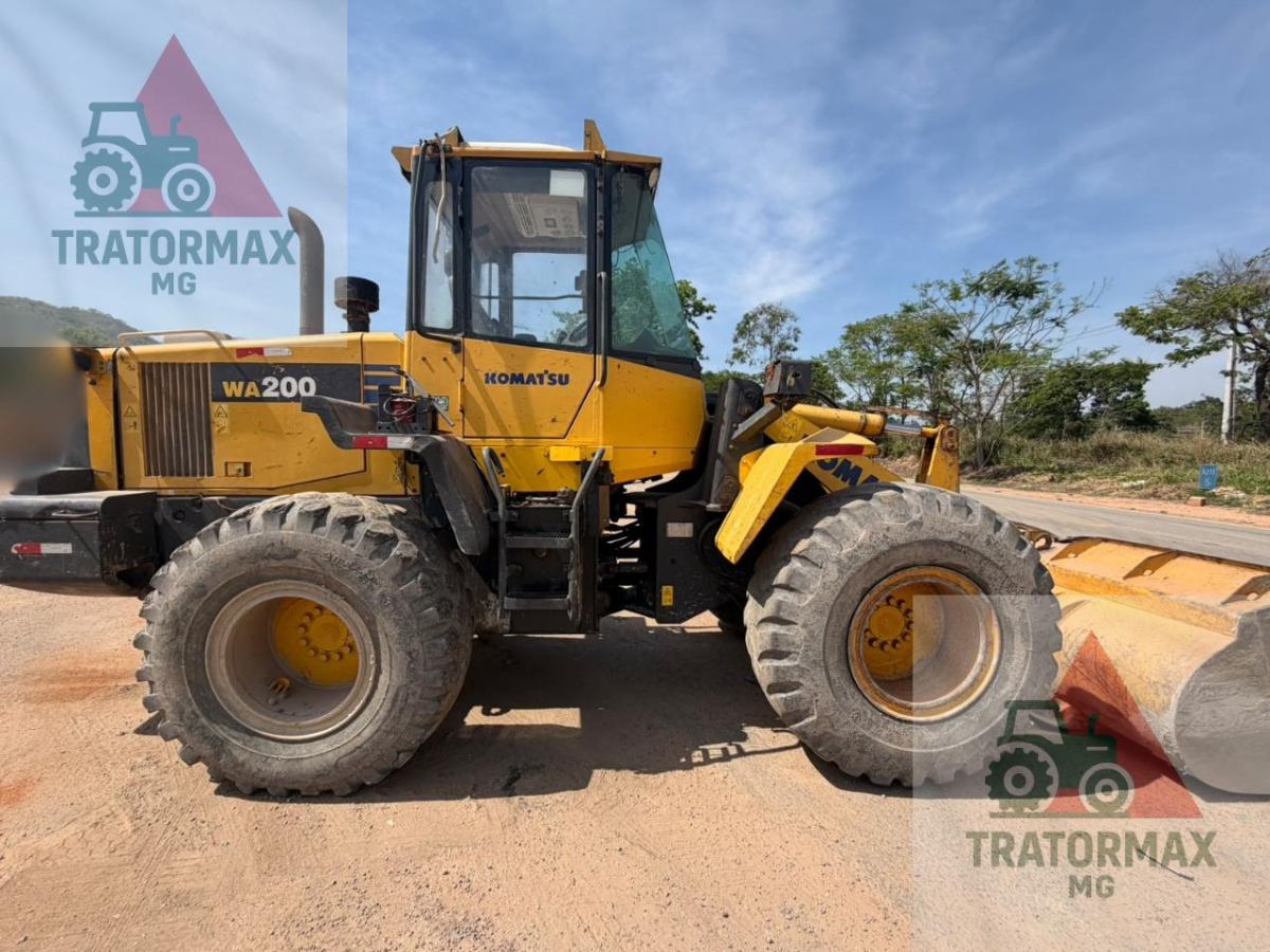 Pá Carregadeira Komatsu WA200 2020
