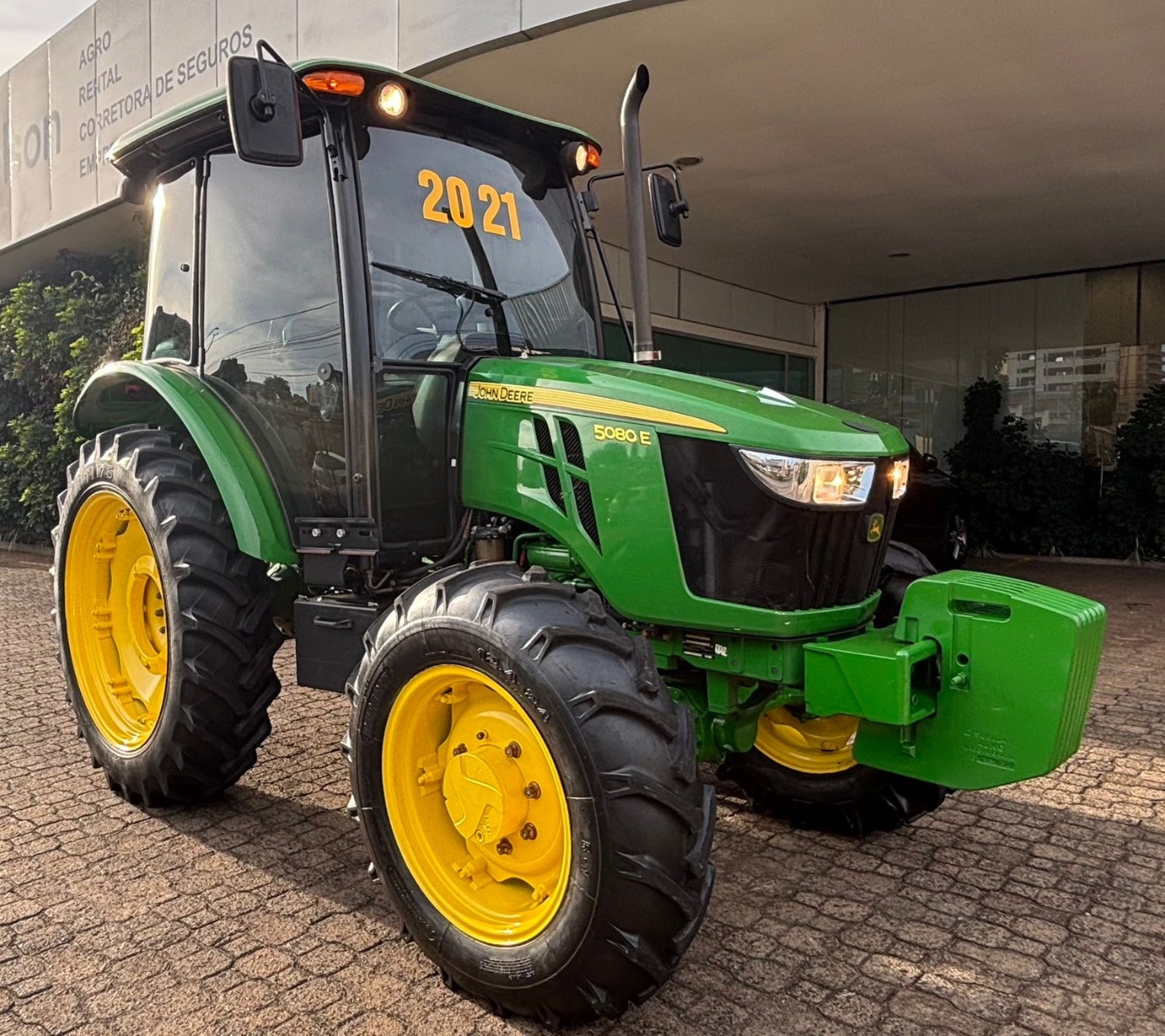 Tratores Agrícolas John Deere 5080E 2021