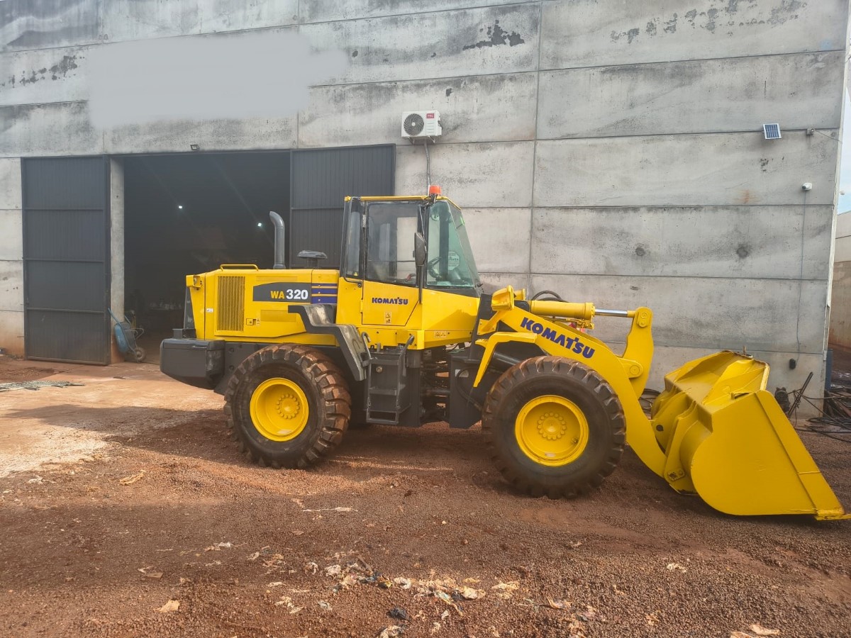 Pá Carregadeira Komatsu WA320 2023