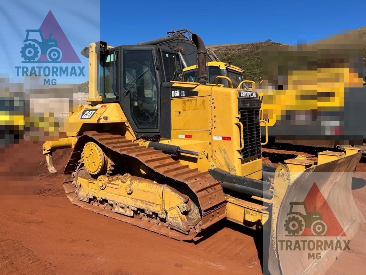 Trator de esteira Caterpillar D6N 2015