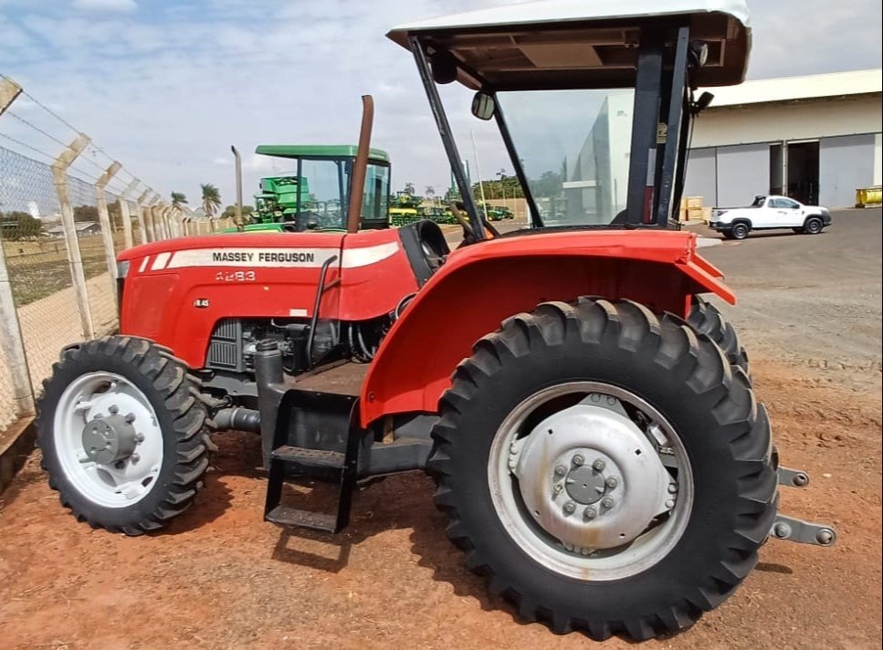 Tratores Agrícolas Massey Ferguson MF 4283 2017