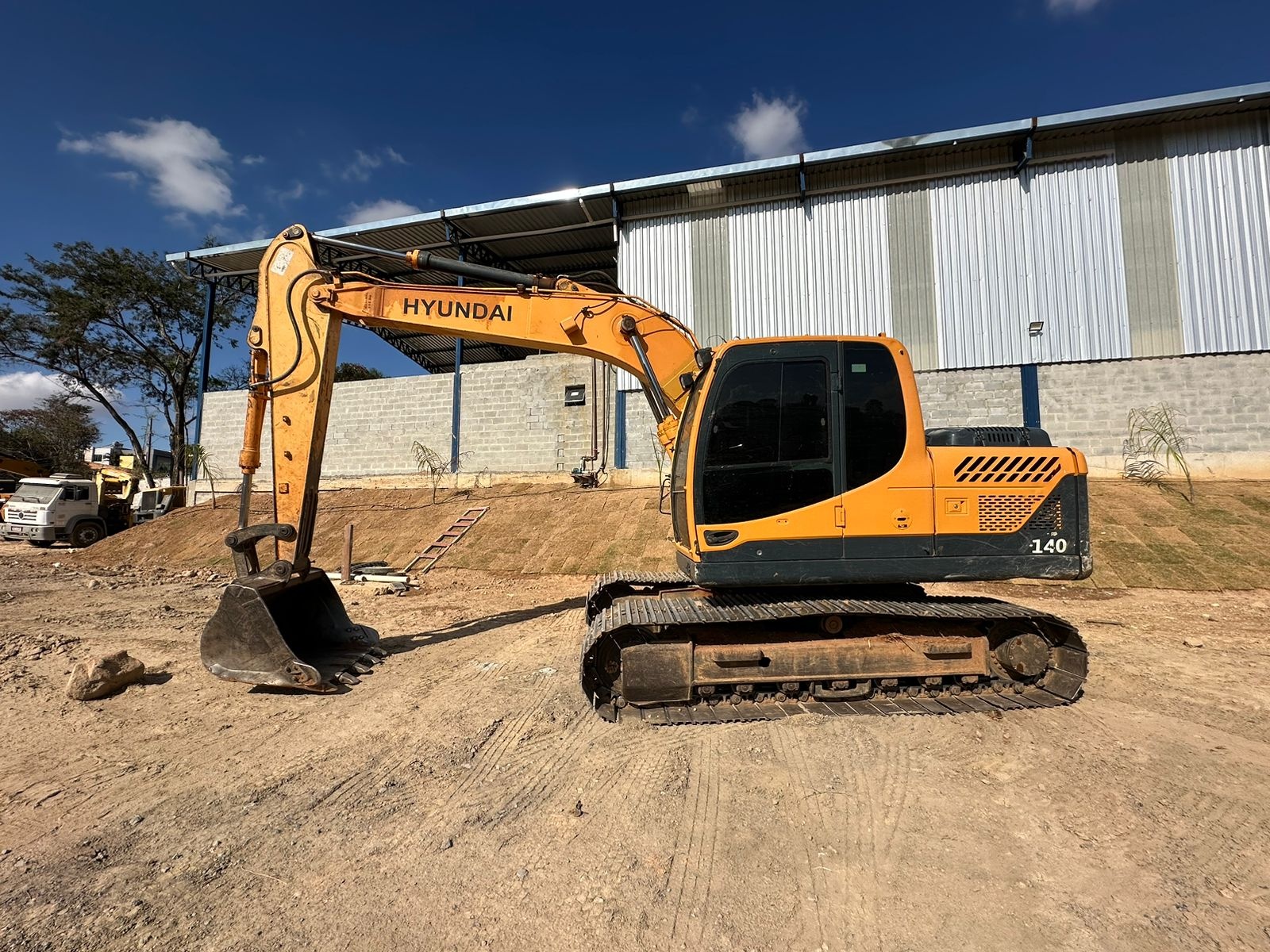 Escavadeira Hyundai R140LC-9 2014
