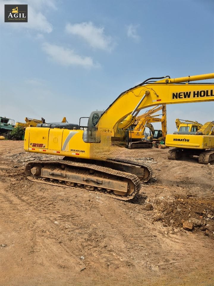 Escavadeira New Holland E215 B 2011