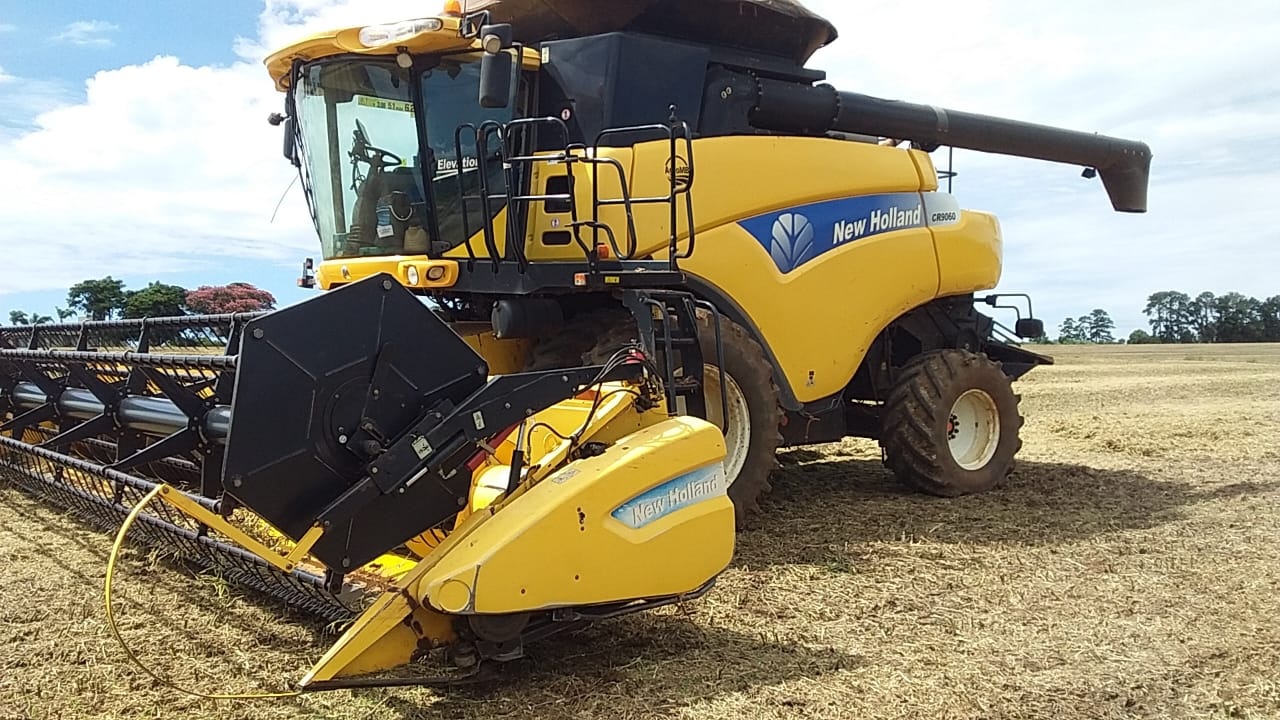 Colheitadeira New Holland CR 9060 2011