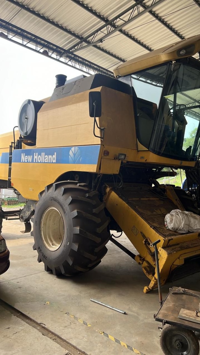 Colheitadeira New Holland TC 50/70 2008