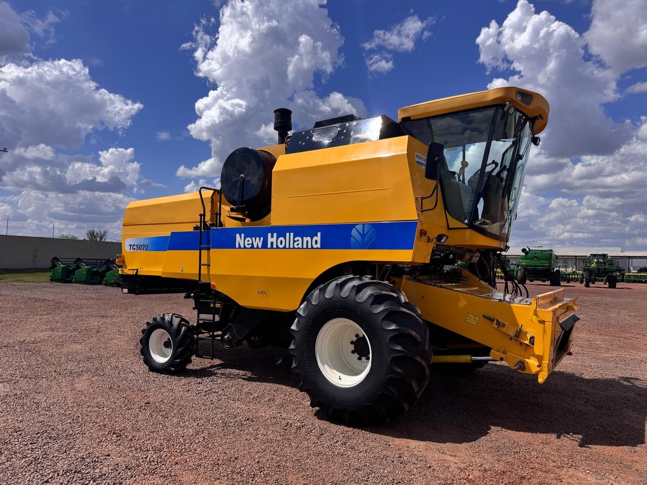 Colheitadeira New Holland TC 50/70 2010