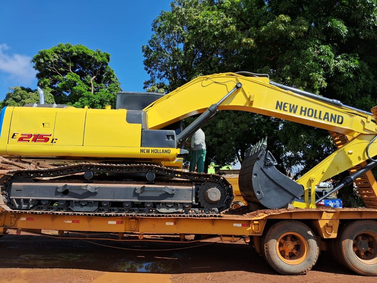 Escavadeira New Holland E215c 2016