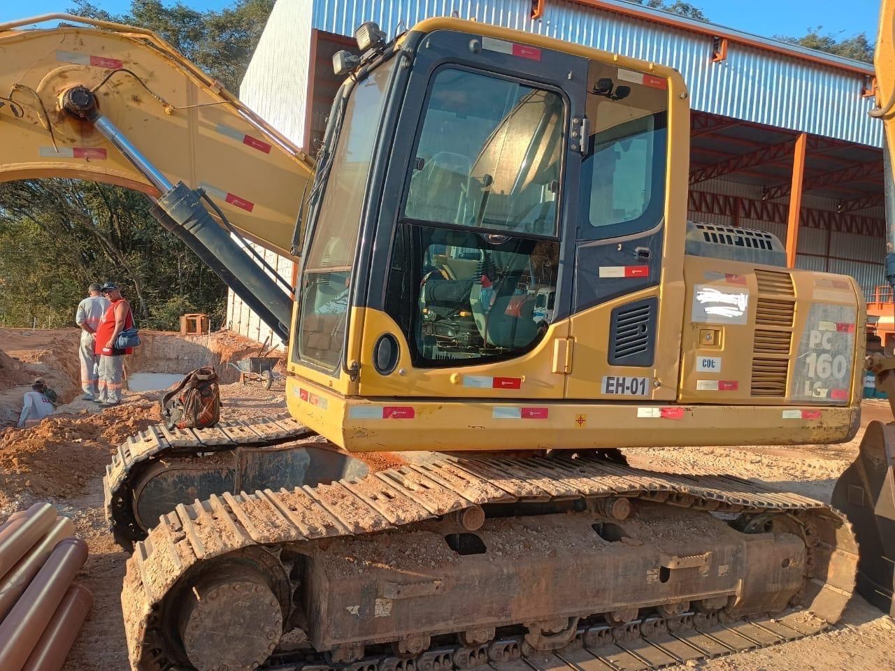 Escavadeira Komatsu PC160 2013