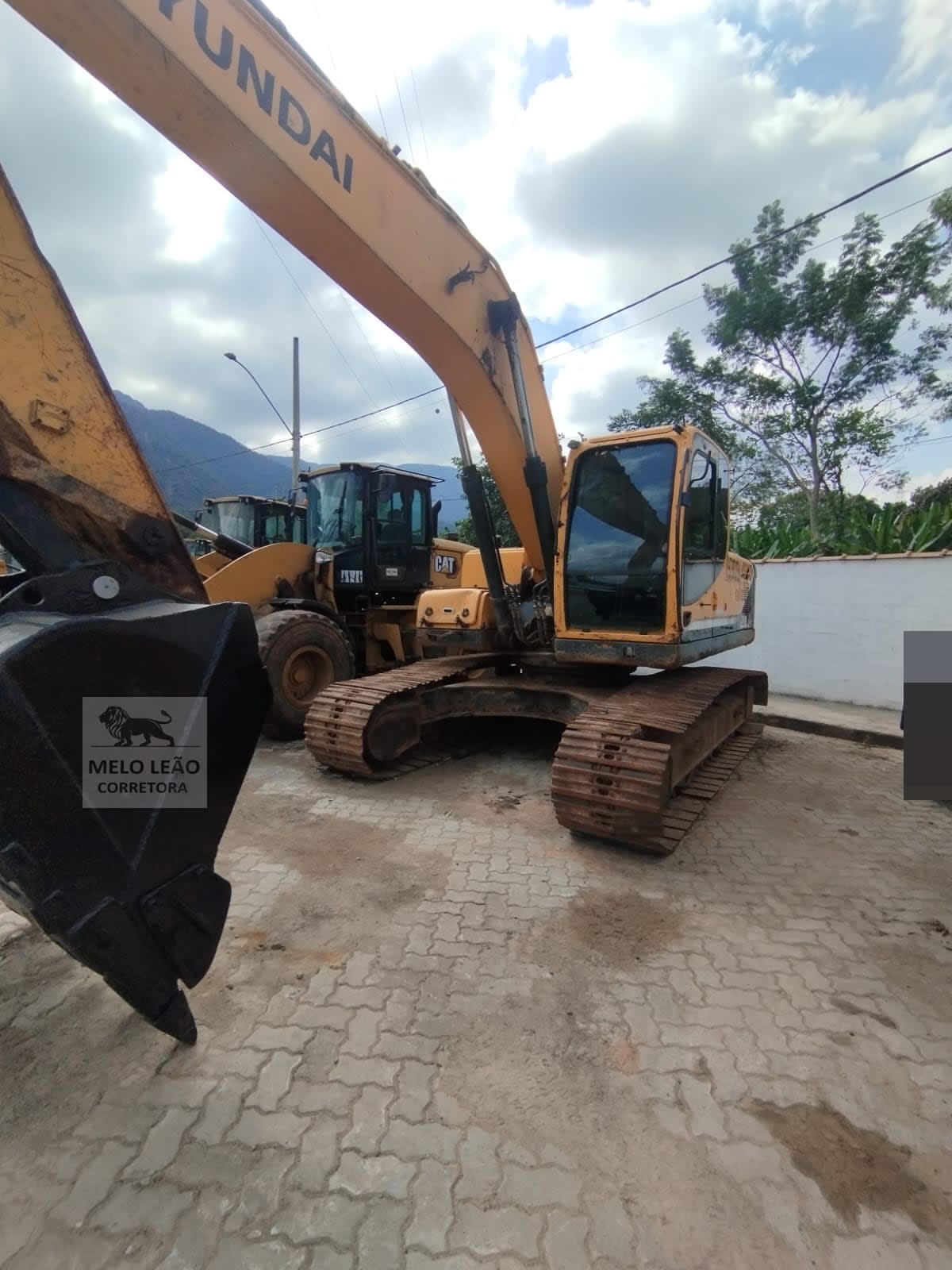 Escavadeira Hyundai R220LC-9S 2019