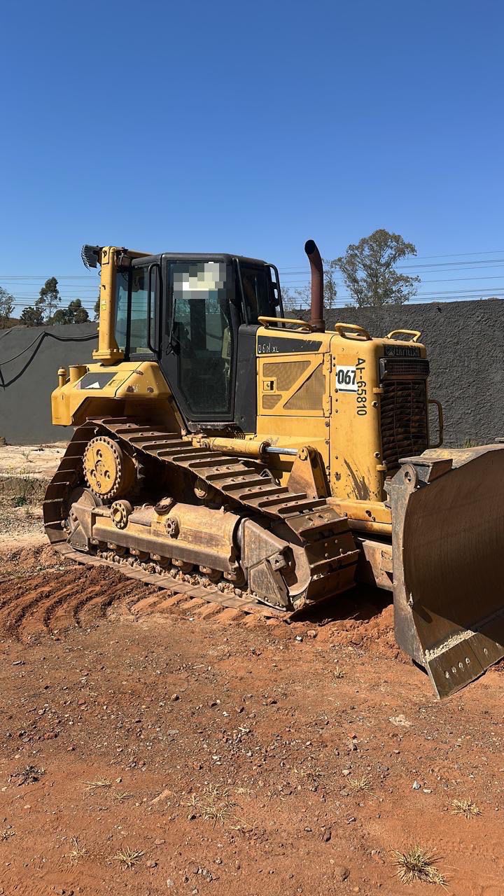 Trator de esteira Caterpillar D6NXL 2012
