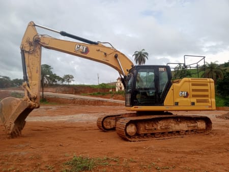 Escavadeira Caterpillar 320 2022