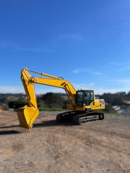 Escavadeira Komatsu PC200 2010