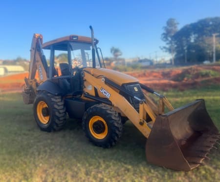 Retroescavadeira JCB 3CX 4X4 2015