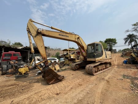 Escavadeira Komatsu PC200 2003